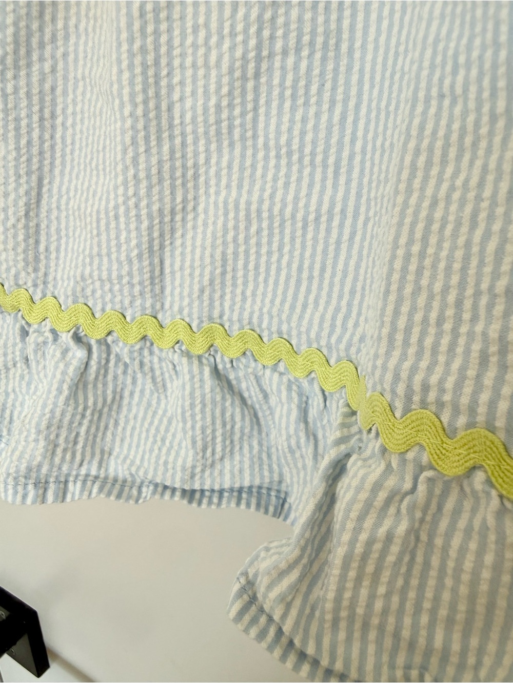 Gymboree Light Blue Seersucker Ruffle Dress with Daisy Appliqué - Picture 4 of 8